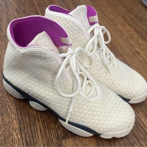 Air Jordan 13 Retro - Y5 (Women’s 7)